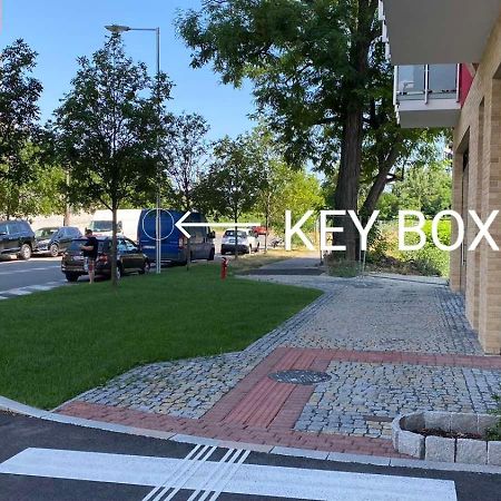New Cozy 2 Room Pink Apartment Bratislava 058 Exterior photo