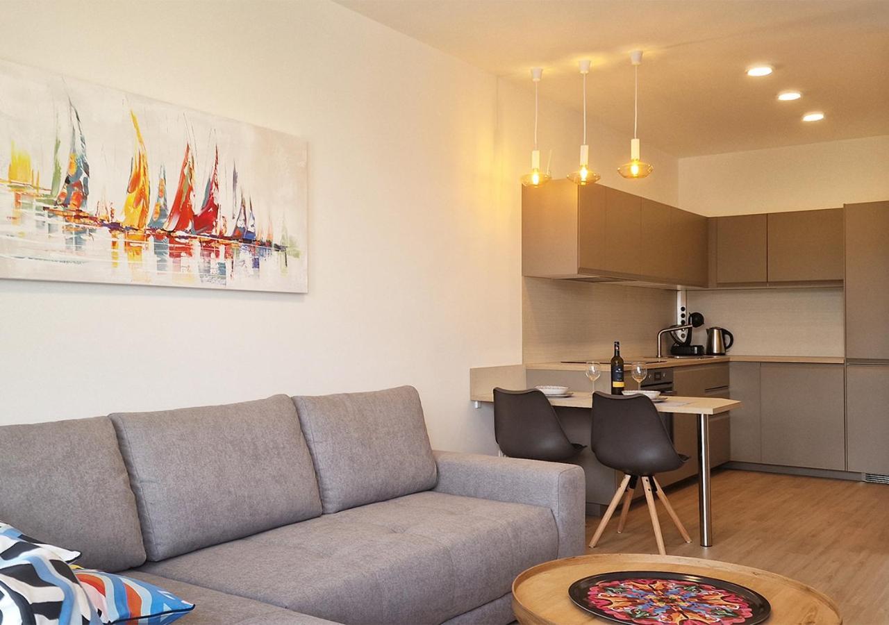 New Cozy 2 Room Pink Apartment Bratislava 058 Exterior photo