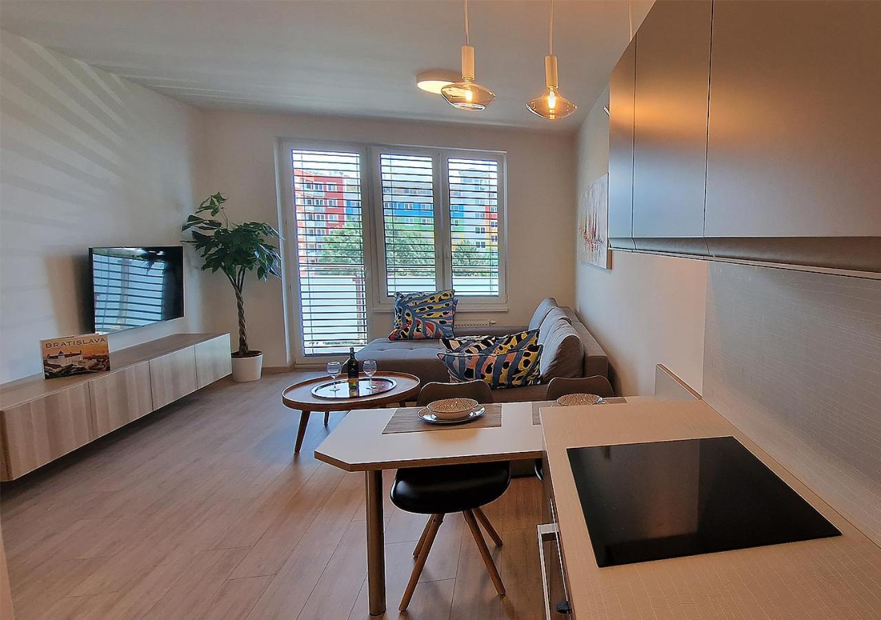 New Cozy 2 Room Pink Apartment Bratislava 058 Exterior photo