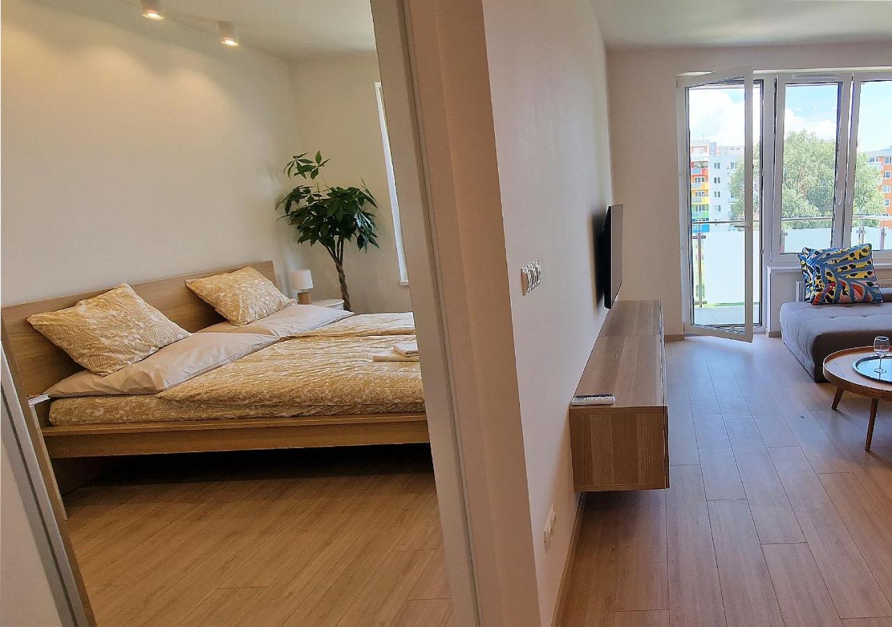 New Cozy 2 Room Pink Apartment Bratislava 058 Exterior photo