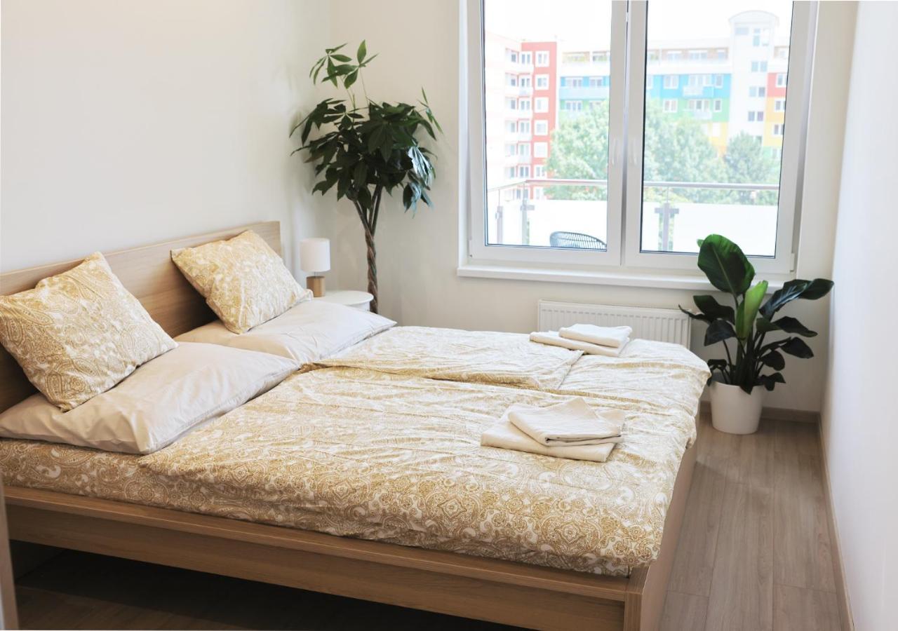 New Cozy 2 Room Pink Apartment Bratislava 058 Exterior photo