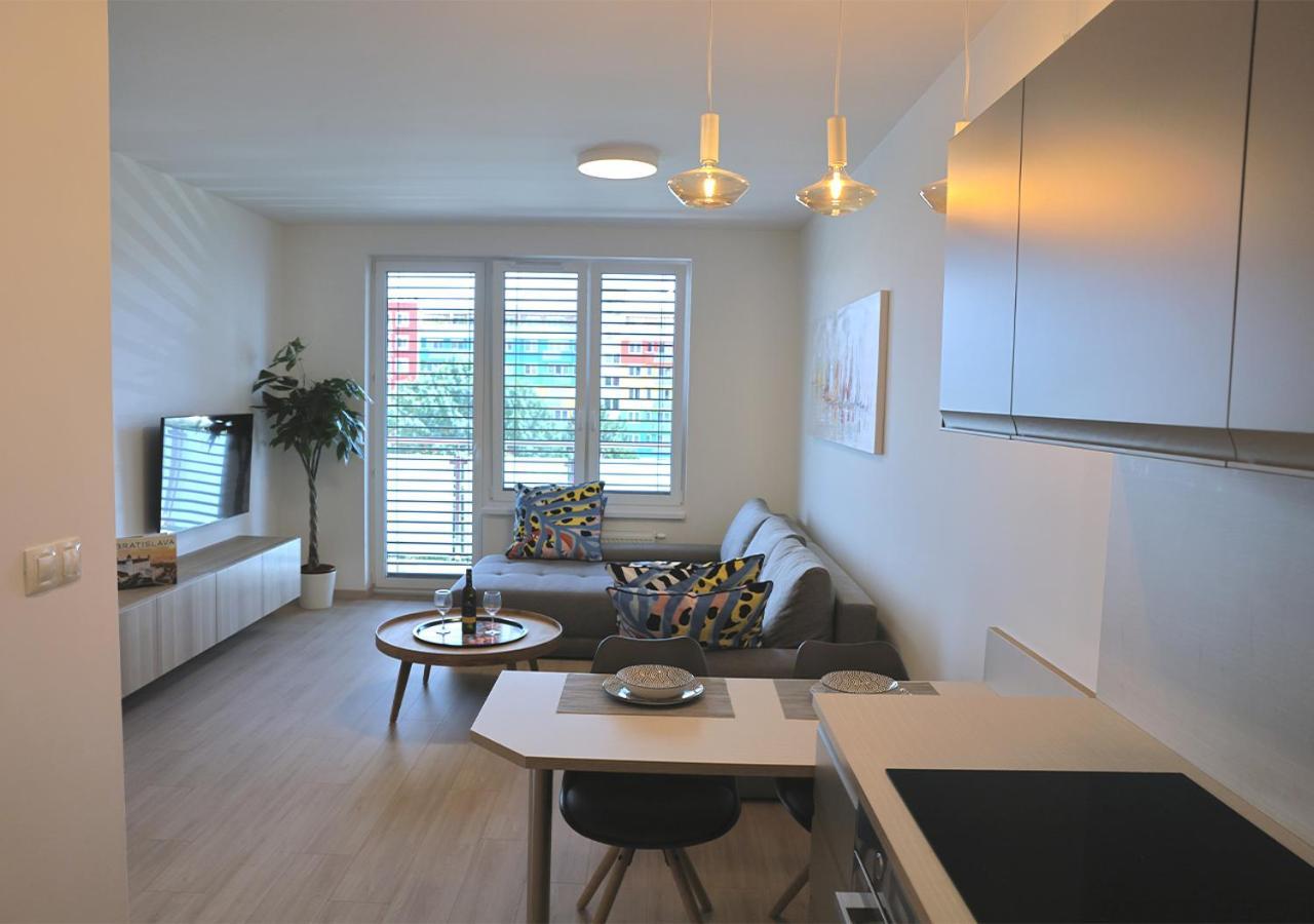 New Cozy 2 Room Pink Apartment Bratislava 058 Exterior photo