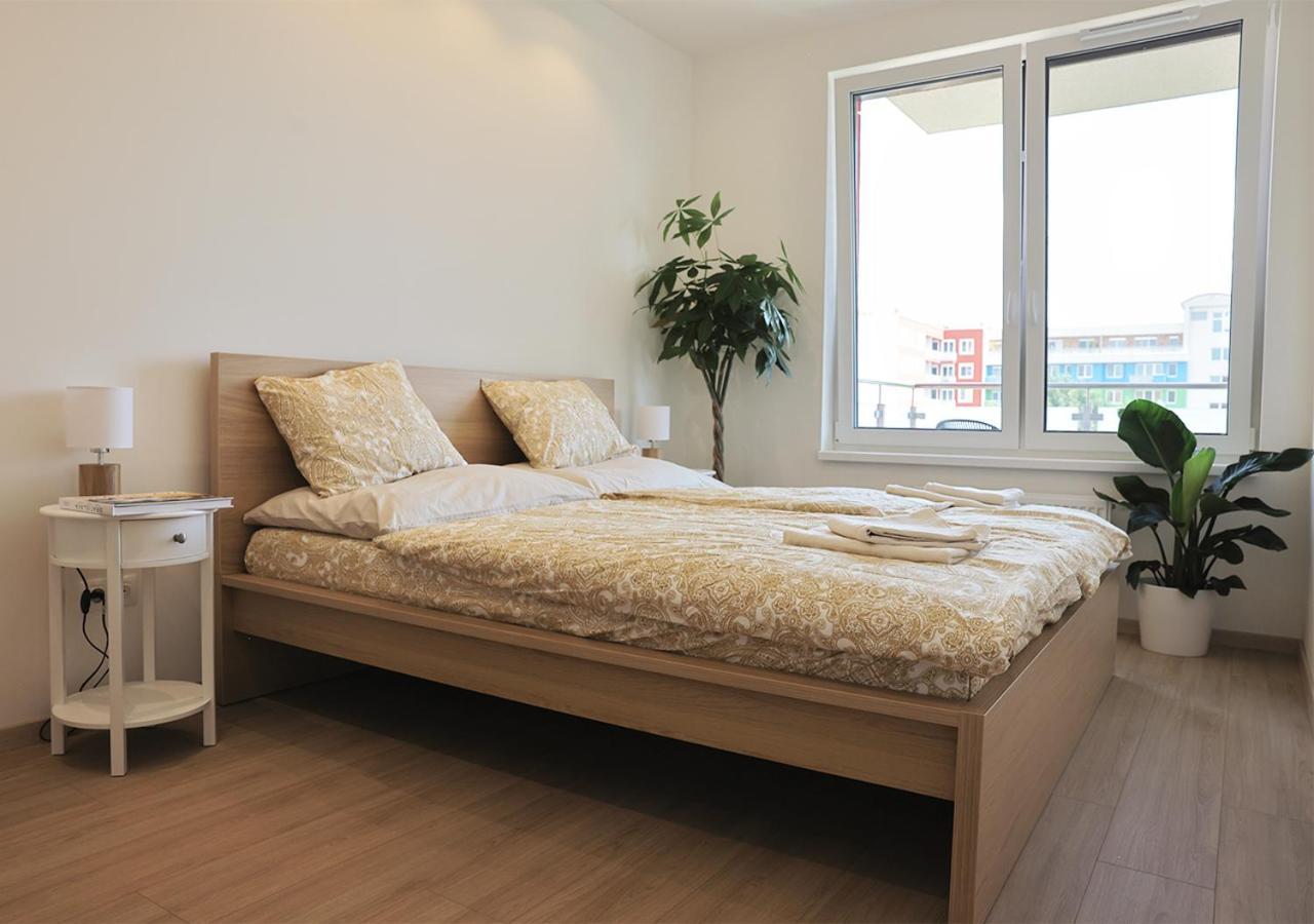 New Cozy 2 Room Pink Apartment Bratislava 058 Exterior photo