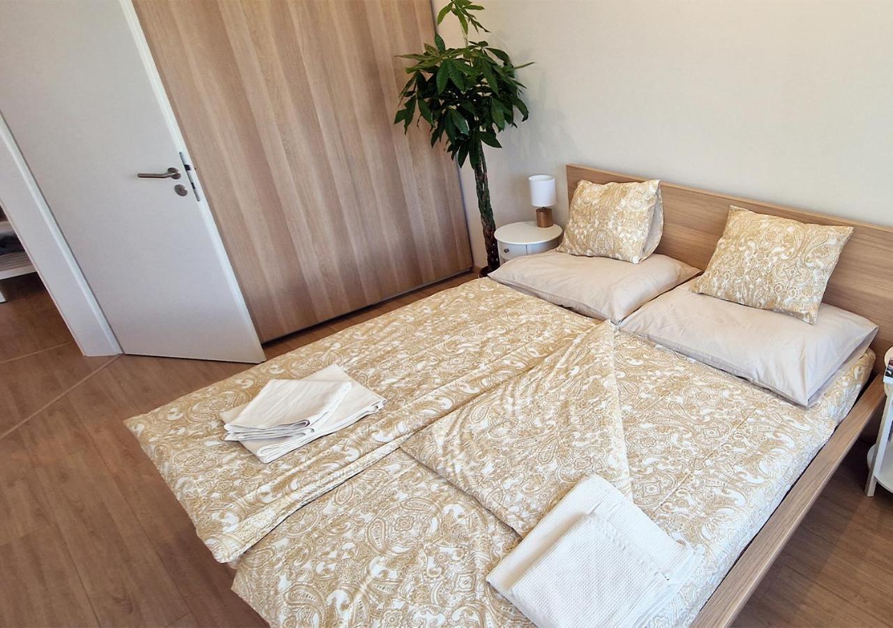 New Cozy 2 Room Pink Apartment Bratislava 058 Exterior photo