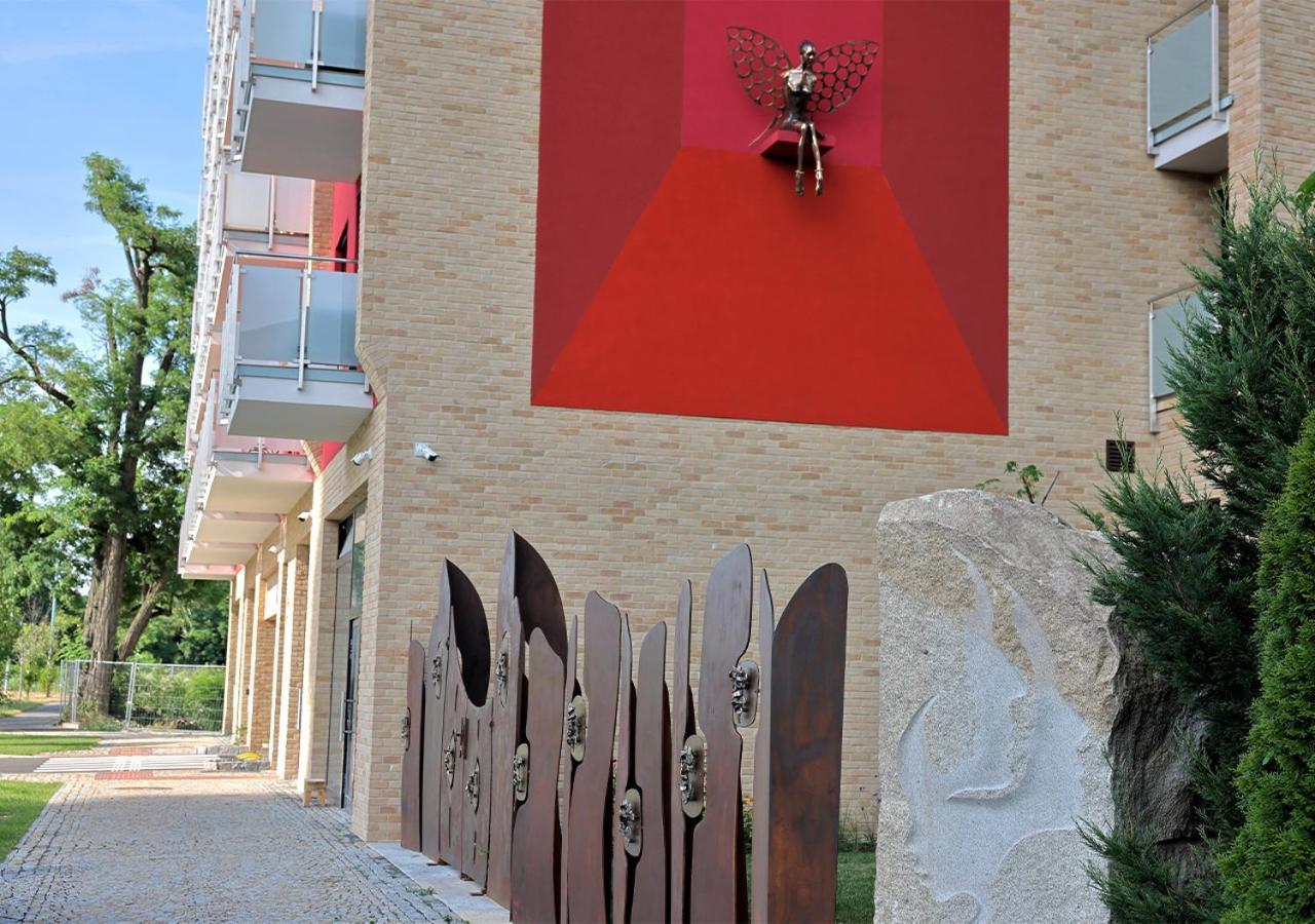 New Cozy 2 Room Pink Apartment Bratislava 058 Exterior photo