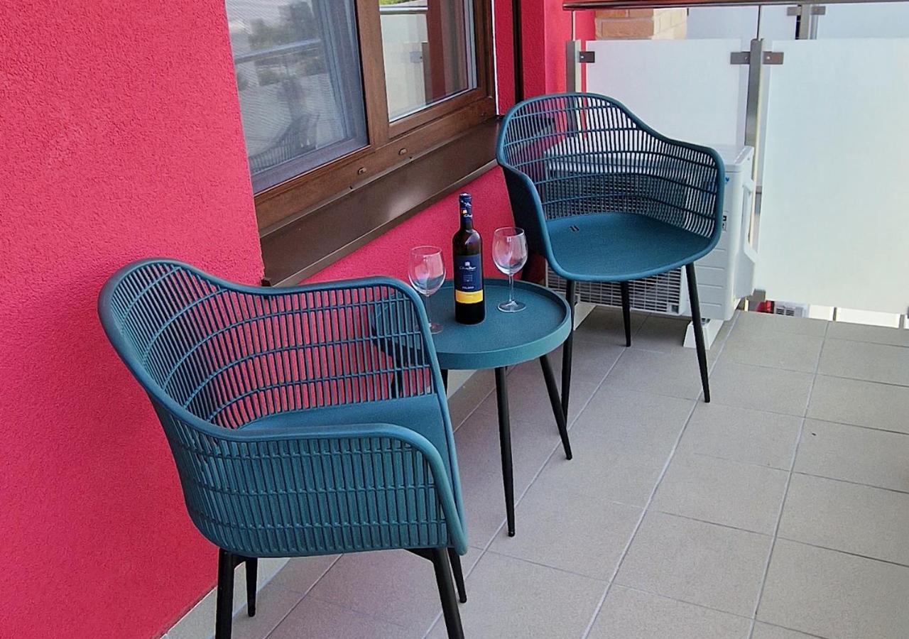 New Cozy 2 Room Pink Apartment Bratislava 058 Exterior photo